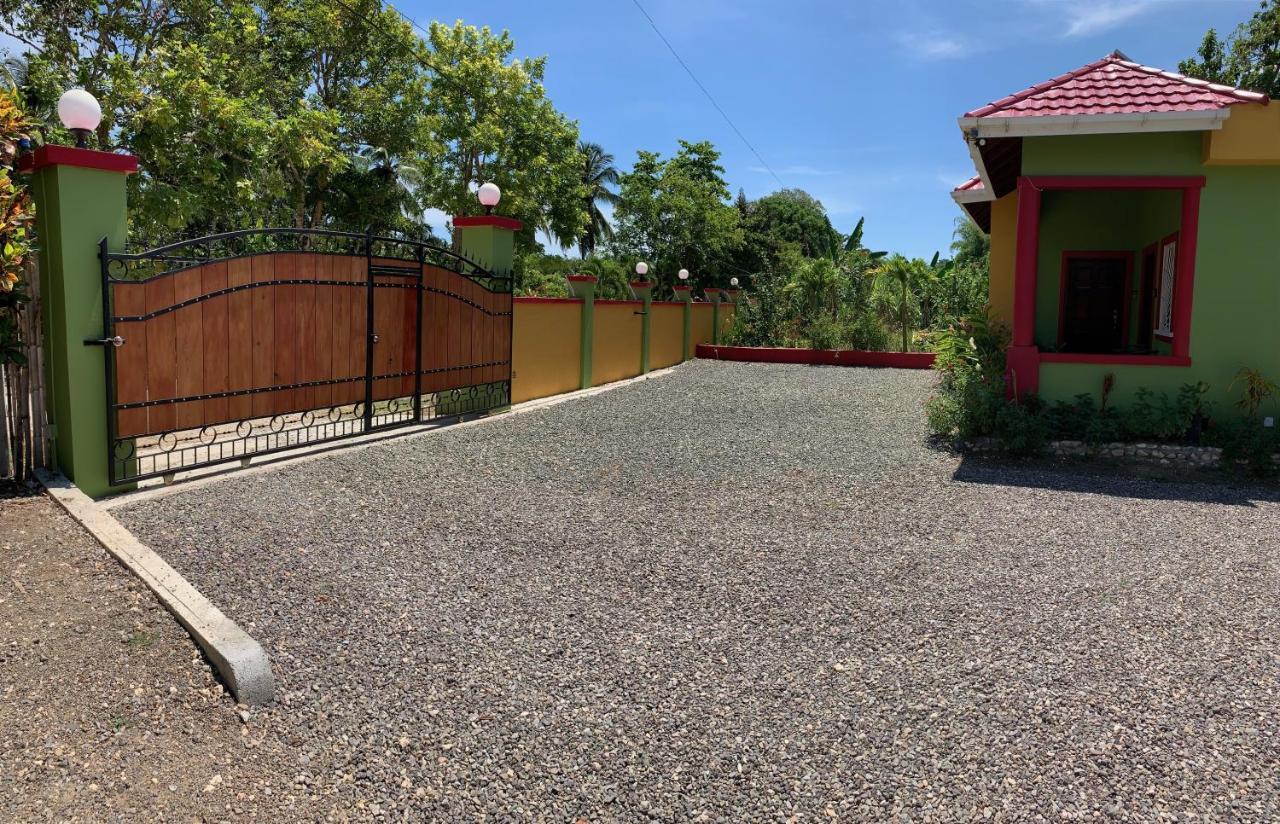 Green Queendom Farm And Lodging Oracabessa Bagian luar foto
