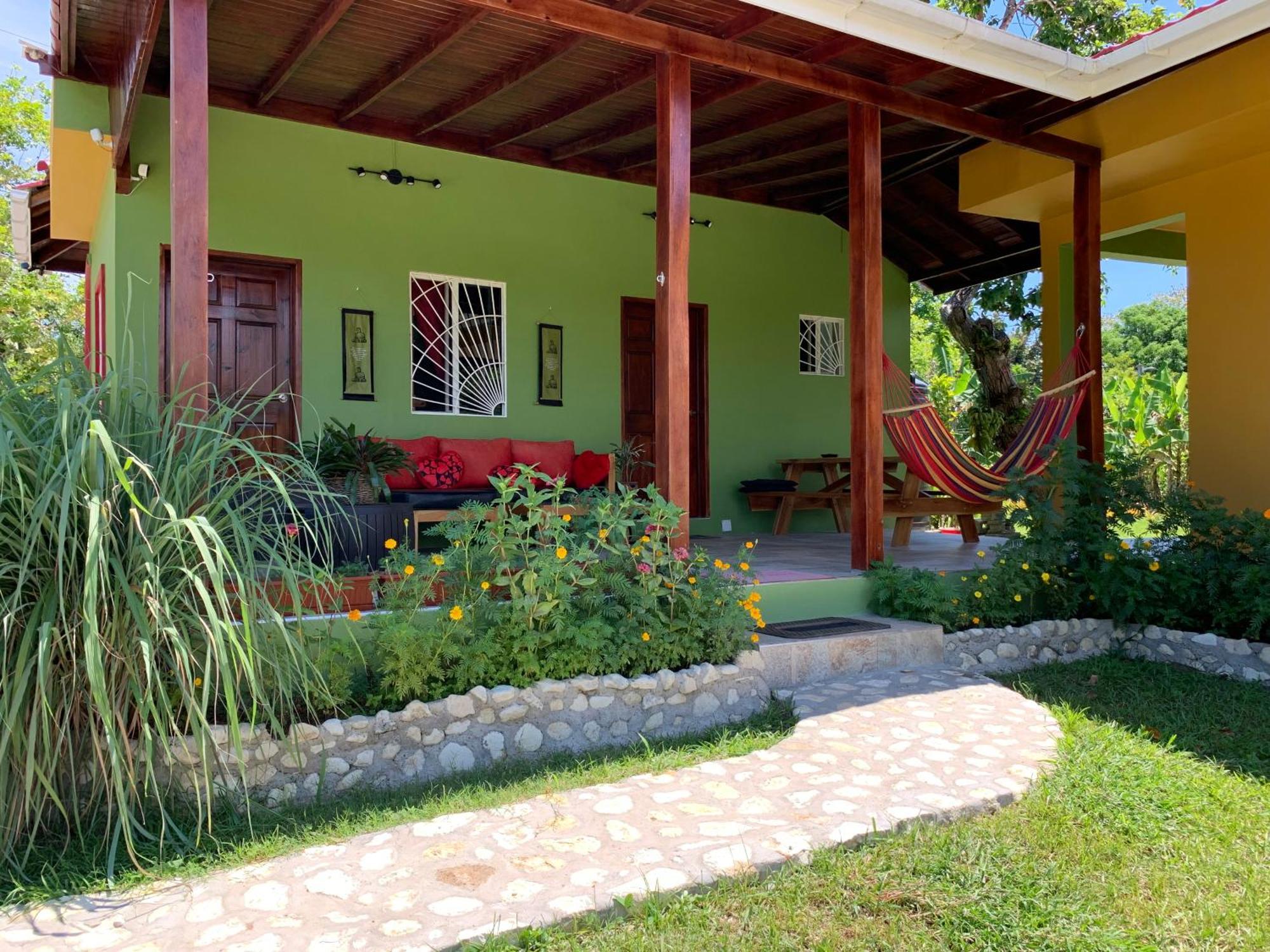 Green Queendom Farm And Lodging Oracabessa Bagian luar foto